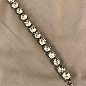 White jewel clasp bracelet